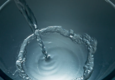 Descubre qué es el agua filtrada y cómo se puede obtener para el consumo humano 🚰 💧 🧐 